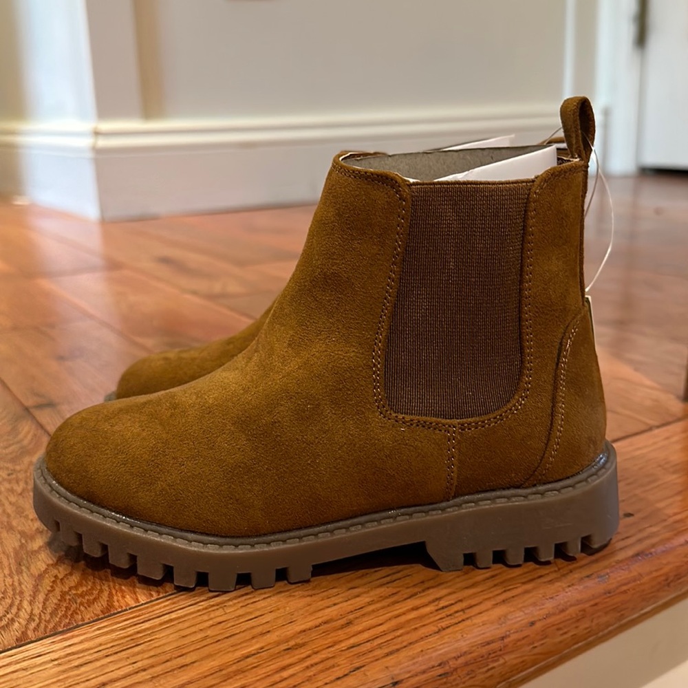 Gap boots I purchased but didn’t realize my daughters foot got bigger .